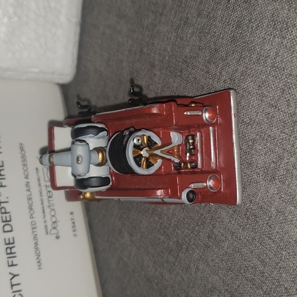 Heritage Village Collection City Fire Dept 56 Fire Truck handpainted porcelin - Picture 9 of 16